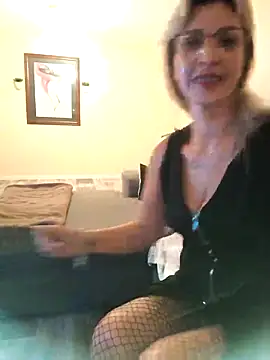 laura1076 online show from October 8, 8:31 pm