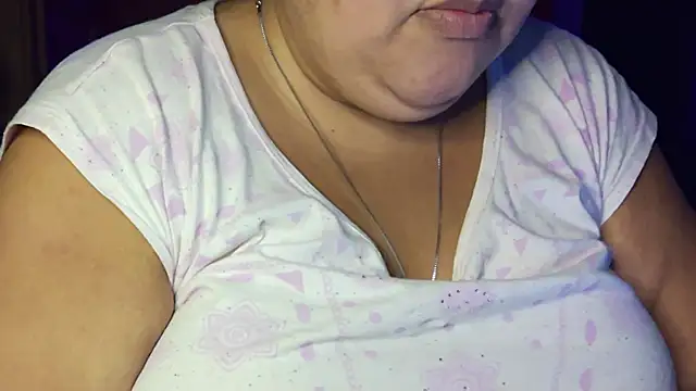 Snapshot of xlatinastar chatting on May 23, 12:53 am xlatinastar online show from May 23, 12:53 am