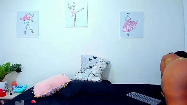 Snapshot of Hill_Brownie chatting on September 26, 11:17 am Hill Brownie online show from September 26, 11:17 am
