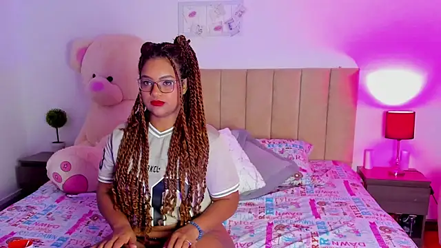 Hill Brownie online show from December 5, 1:21 pm