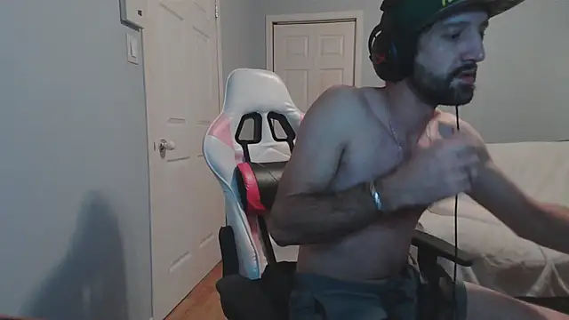 Snapshot of Ardokks chatting on December 2, 2:12 am Ardokks online show from December 2, 2:12 am