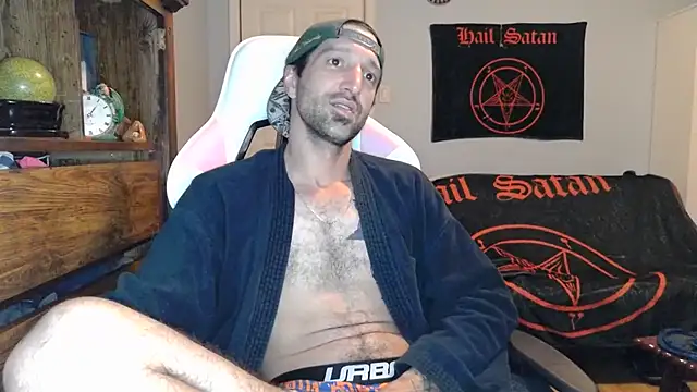 Snapshot of Ardokks chatting on October 31, 3:25 am Ardokks online show from October 31, 3:25 am