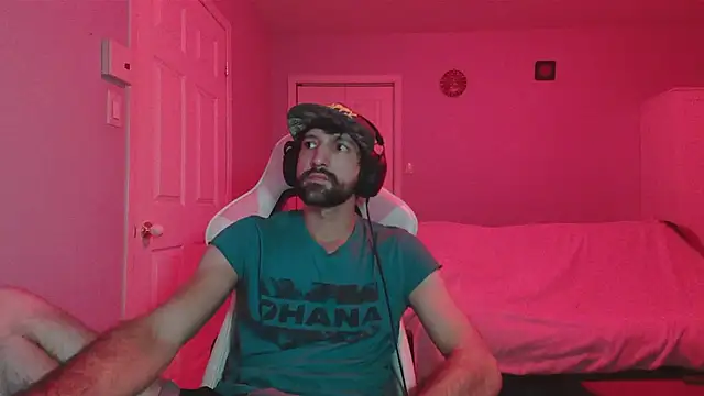 Snapshot of Ardokks chatting on December 3, 2:45 am Ardokks online show from December 3, 2:45 am