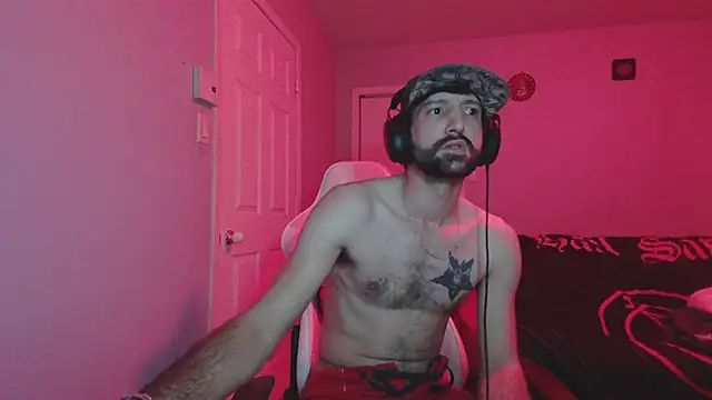 Snapshot of Ardokks chatting on December 4, 2:21 am Ardokks online show from December 4, 2:21 am