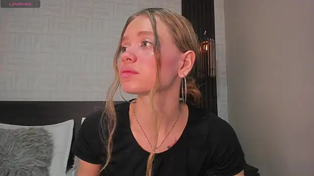 Snapshot of Brianna_Bondd chatting on October 17, 4:20 pm Brianna Bondd online show from October 17, 4:20 pm