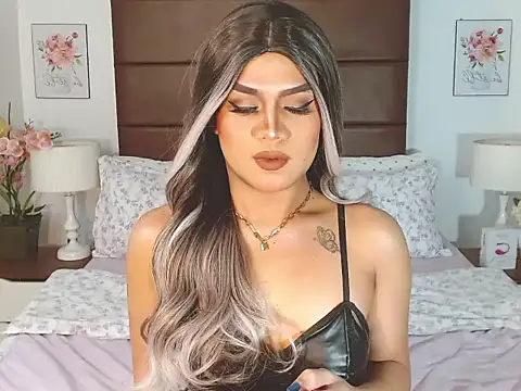 PlayfullBella online show from April 4, 8:26 pm