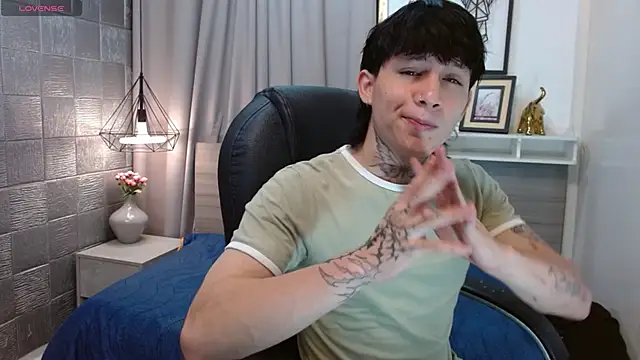 Iantwink18 online show from October 25, 8:09 pm