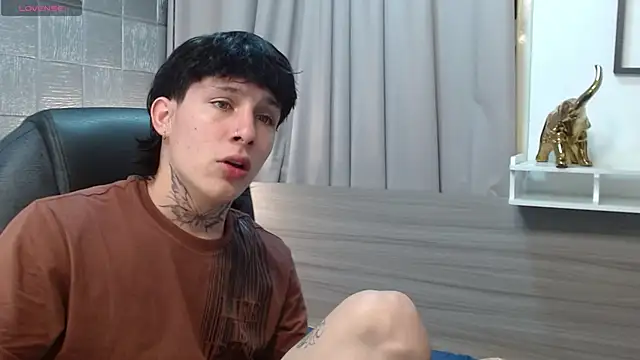 Iantwink18 online show from October 12, 8:54 pm