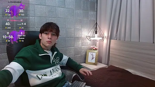 Iantwink18 online show from October 1, 5:50 pm