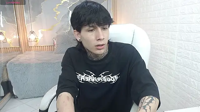 Iantwink18 online show from March 6, 3:23 am