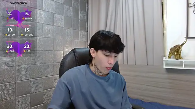 Iantwink18 online show from October 29, 8:41 pm