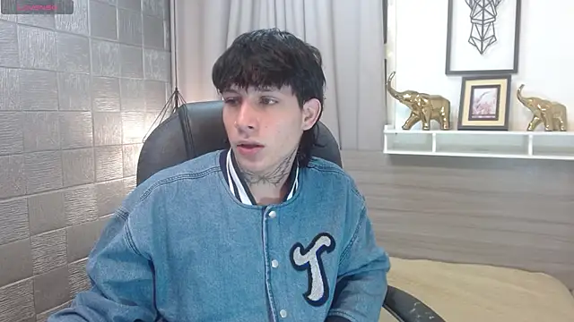 Iantwink18 online show from November 10, 11:10 pm