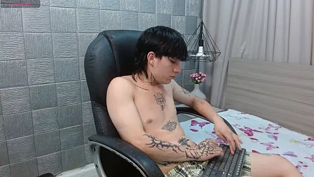 Iantwink18 online show from December 2, 11:12 am