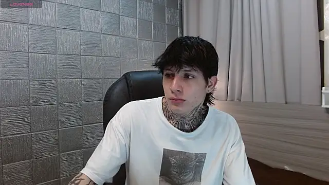 Iantwink18 online show from January 6, 8:24 pm