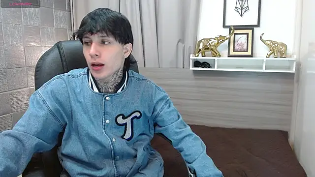 Iantwink18 online show from February 20, 8:33 pm