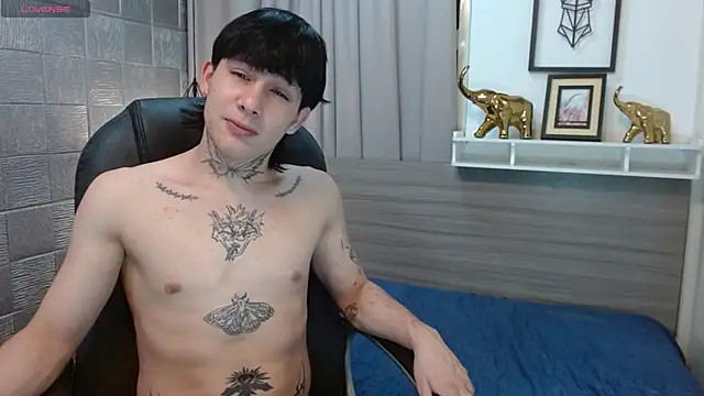 Iantwink18 online show from October 31, 9:43 pm