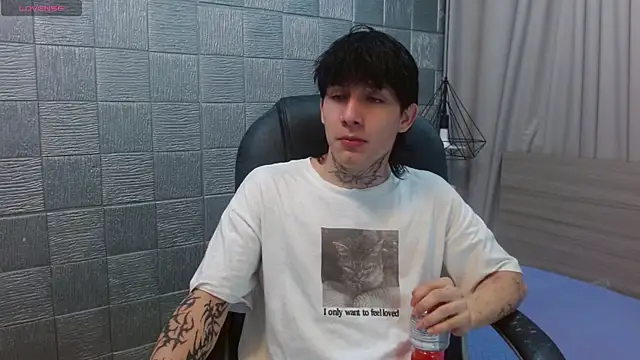 Iantwink18 online show from November 29, 3:17 am