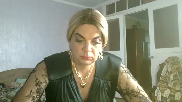 Snapshot of NiraFrost chatting on October 25, 5:50 am NiraFrost online show from October 25, 5:50 am