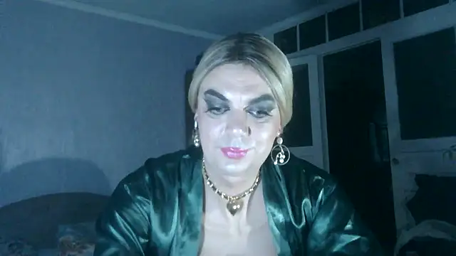 Snapshot of NiraFrost chatting on November 9, 5:11 am NiraFrost online show from November 9, 5:11 am