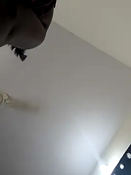 Snapshot of Family02 chatting on November 4, 4:44 pm Family02 online show from November 4, 4:44 pm