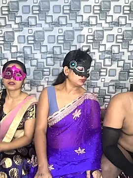 Snapshot of Family02 chatting on November 18, 4:43 pm Family02 online show from November 18, 4:43 pm