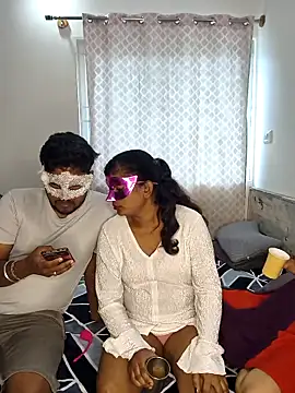 Snapshot of Family02 chatting on October 29, 6:45 am Family02 online show from October 29, 6:45 am