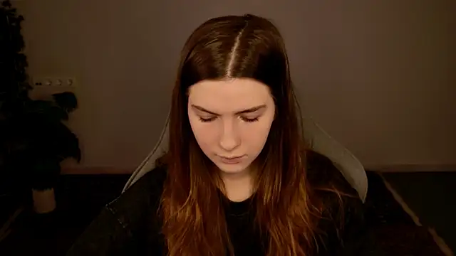 AliceCUNTach online show from December 20, 5:10 am