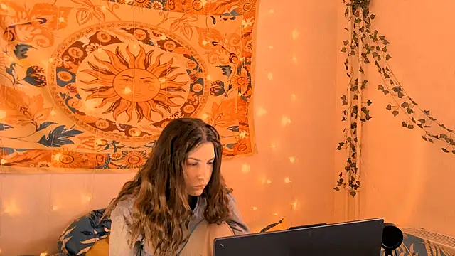 AliceCUNTach online show from February 18, 5:05 am