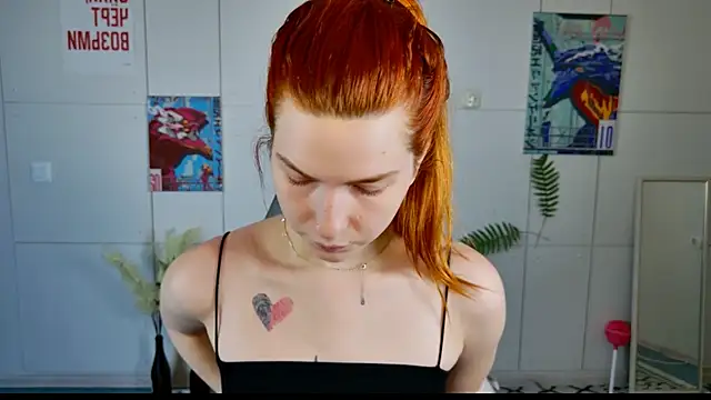 Snapshot of AliceCUNTach chatting on June 26, 5:02 am AliceCUNTach online show from June 26, 5:02 am