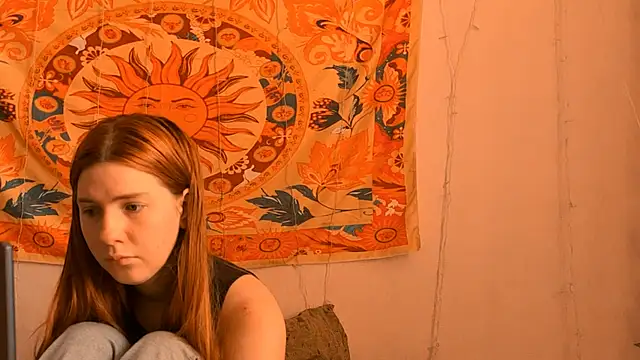 Snapshot of AliceCUNTach chatting on June 5, 6:52 am AliceCUNTach online show from June 5, 6:52 am