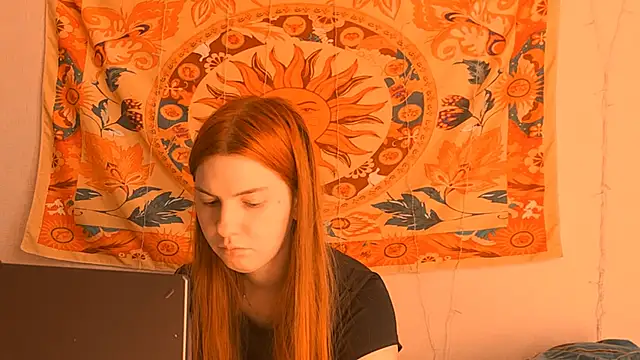 Snapshot of AliceCUNTach chatting on June 18, 5:06 am AliceCUNTach online show from June 18, 5:06 am
