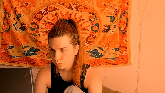 Snapshot of AliceCUNTach chatting on June 12, 5:05 am AliceCUNTach online show from June 12, 5:05 am
