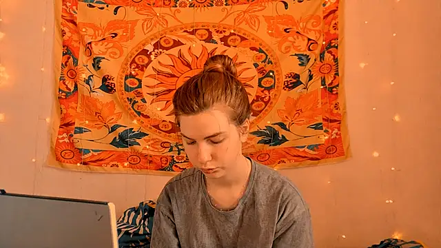 AliceCUNTach online show from April 4, 5:03 am