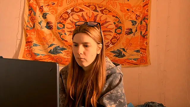 AliceCUNTach online show from April 24, 5:09 am
