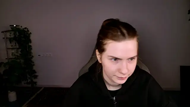 AliceCUNTach online show from December 5, 5:17 am