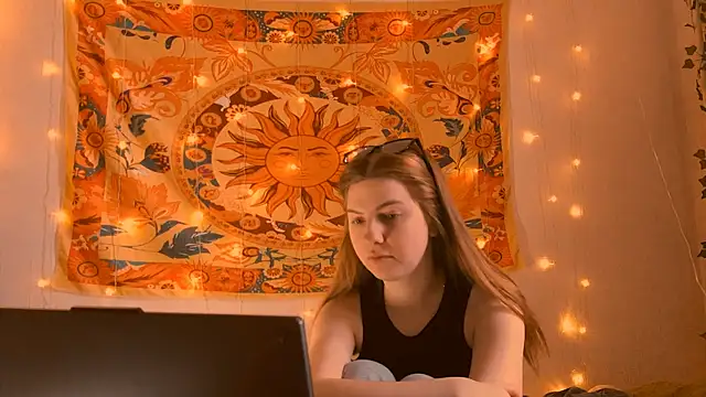 AliceCUNTach online show from April 19, 5:08 am