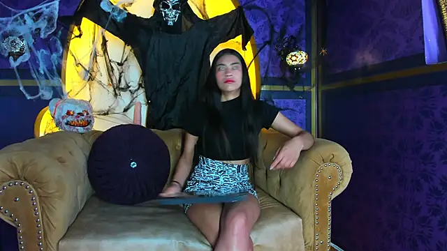 Emily Mitchell online show from October 18, 11:45 am