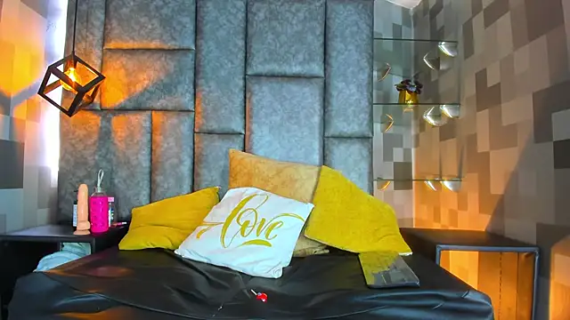 Snapshot of Emily_Mitchell chatting on November 22, 6:40 pm Emily Mitchell online show from November 22, 6:40 pm