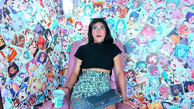 Snapshot of Emily_Mitchell chatting on October 25, 5:46 pm Emily Mitchell online show from October 25, 5:46 pm