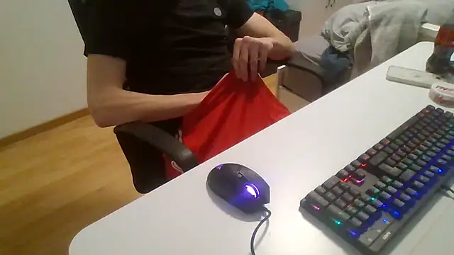 elox33 online show from April 16, 10:27 am