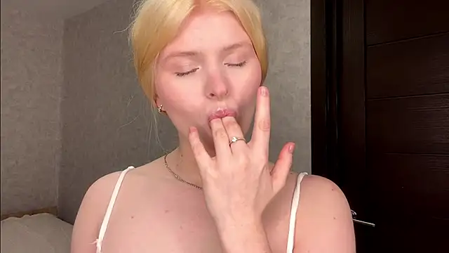 Snapshot of ShontaWasilko chatting on March 1, 9:15 pm ShontaWasilko online show from March 1, 9:15 pm