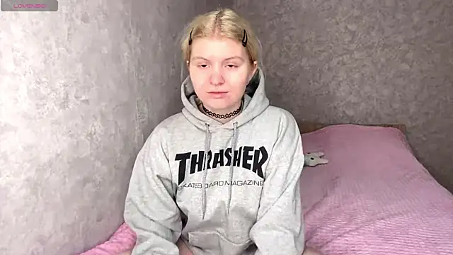 ShontaWasilko online show from April 10, 8:16 pm