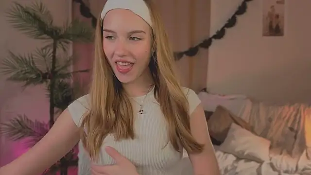 Snapshot of Vegas_V chatting on October 20, 2:17 pm Vegas V online show from October 20, 2:17 pm