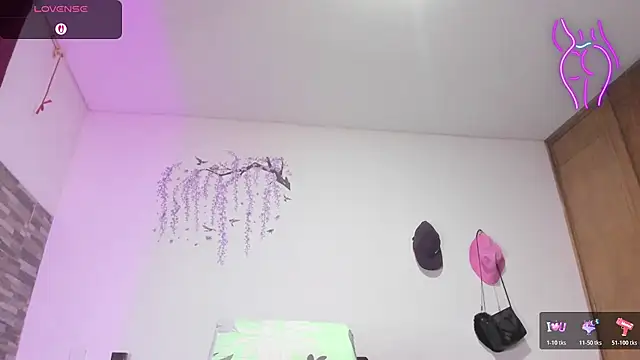 Snapshot of lustlunna chatting on June 26, 1:33 am lustlunna online show from June 26, 1:33 am