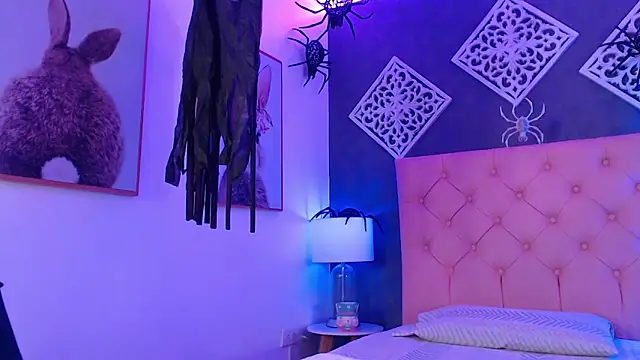 Maia Reficco online show from October 20, 12:17 pm