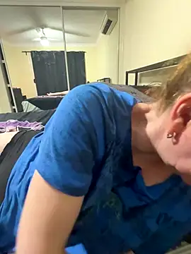 aussiepeaches online show from November 12, 2:10 pm