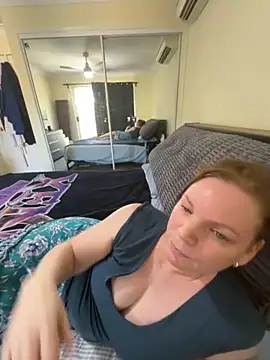 aussiepeaches online show from November 11, 1:55 am