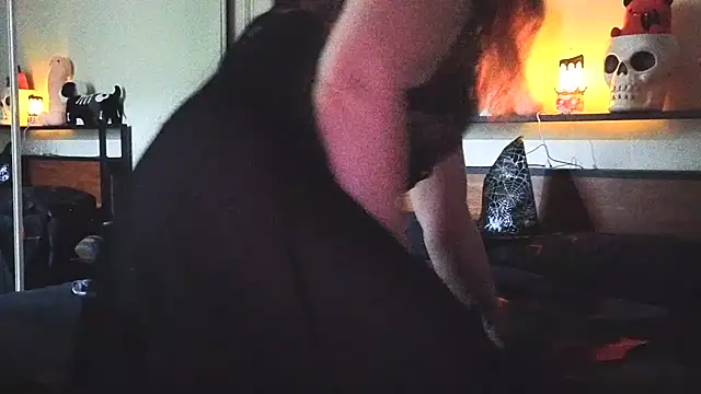 aussiepeaches online show from October 30, 11:30 am