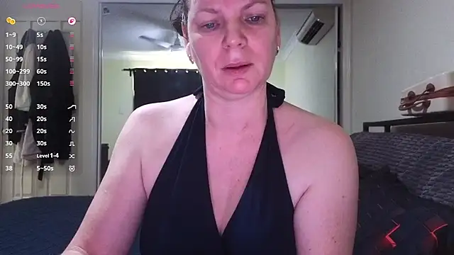 aussiepeaches online show from October 21, 11:59 pm