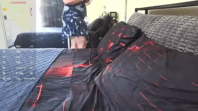 aussiepeaches online show from October 29, 1:26 am